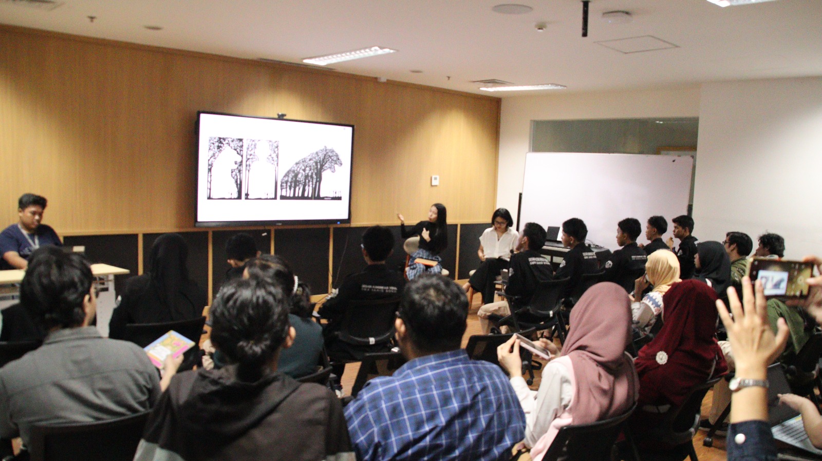 Meramu Visual Dalam Buku